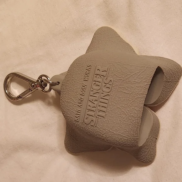 Netflix x Stranger Things Demogorgon Red Flower Keychain - Picture 2 of 3